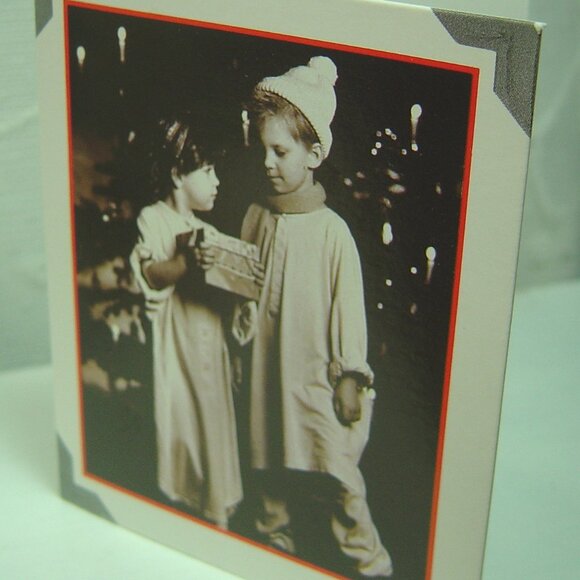 Kim Anderson Pretty as a Picture figurine-"Love is the Greatest Gift of All" - Picture 5 of 6